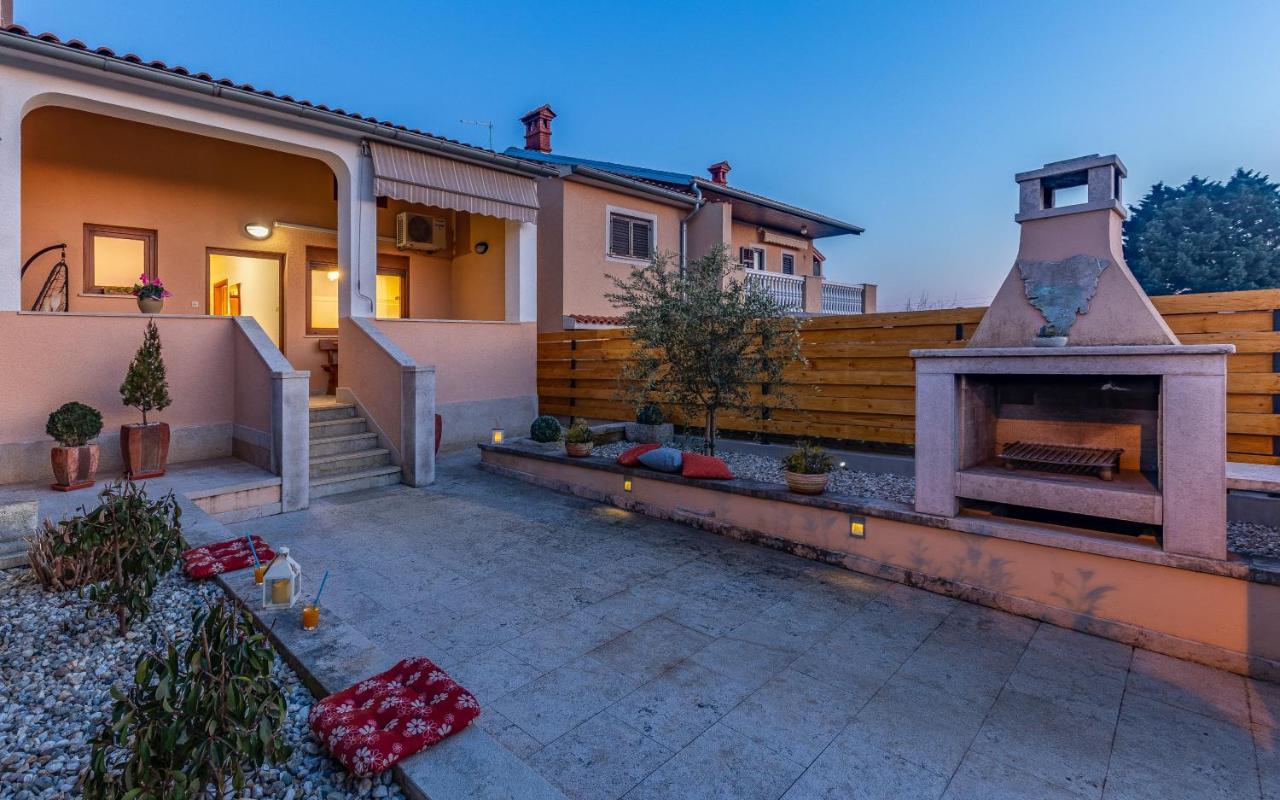 Sweet House With Free Parking Villa Pula Exterior foto