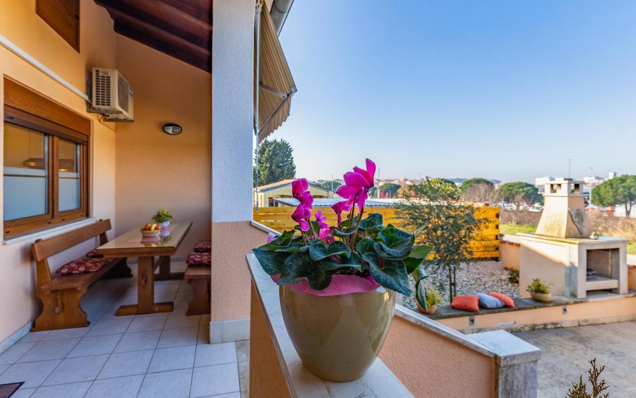 Sweet House With Free Parking Villa Pula Exterior foto